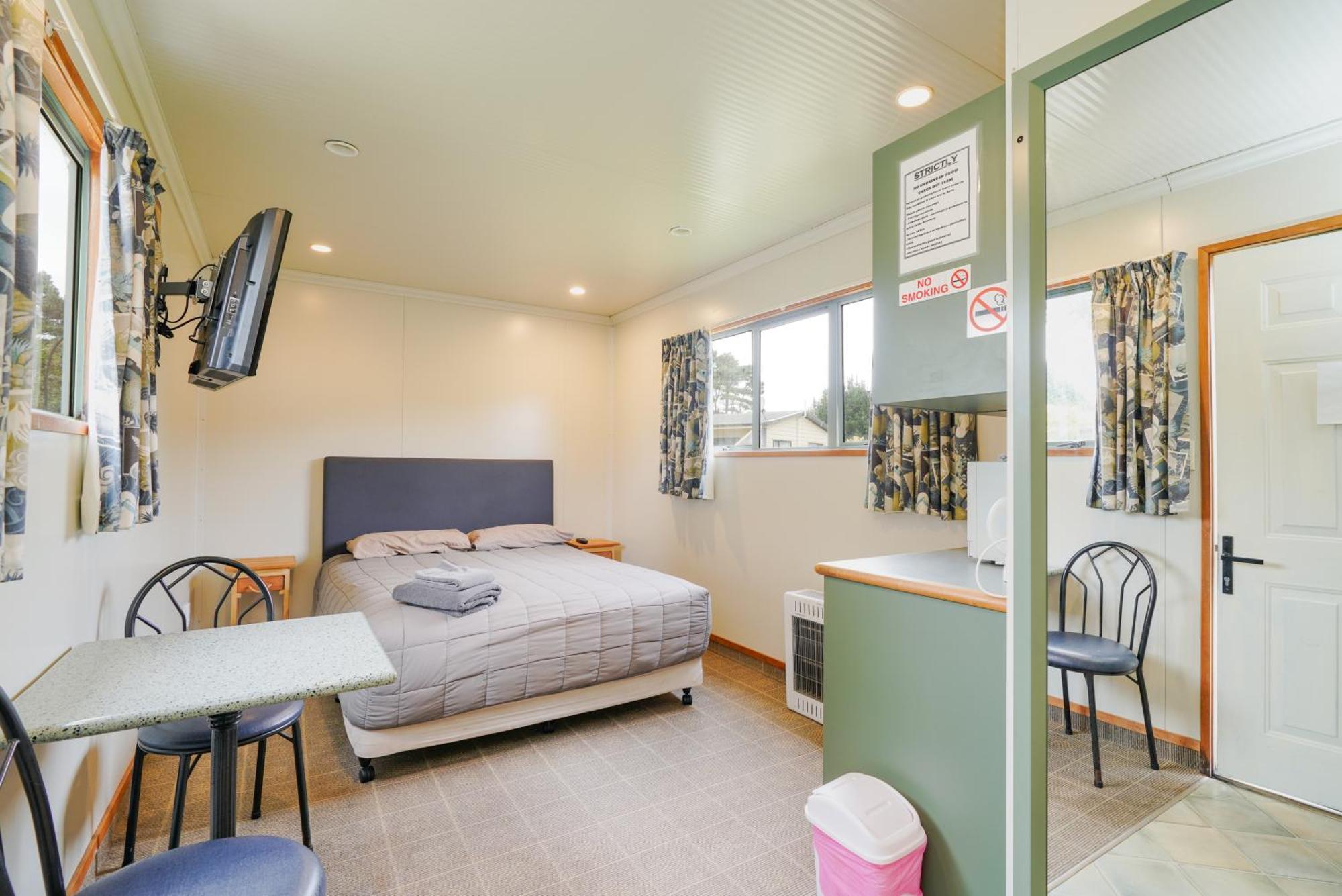 Beach Road Holiday Park Otatara Eksteriør billede