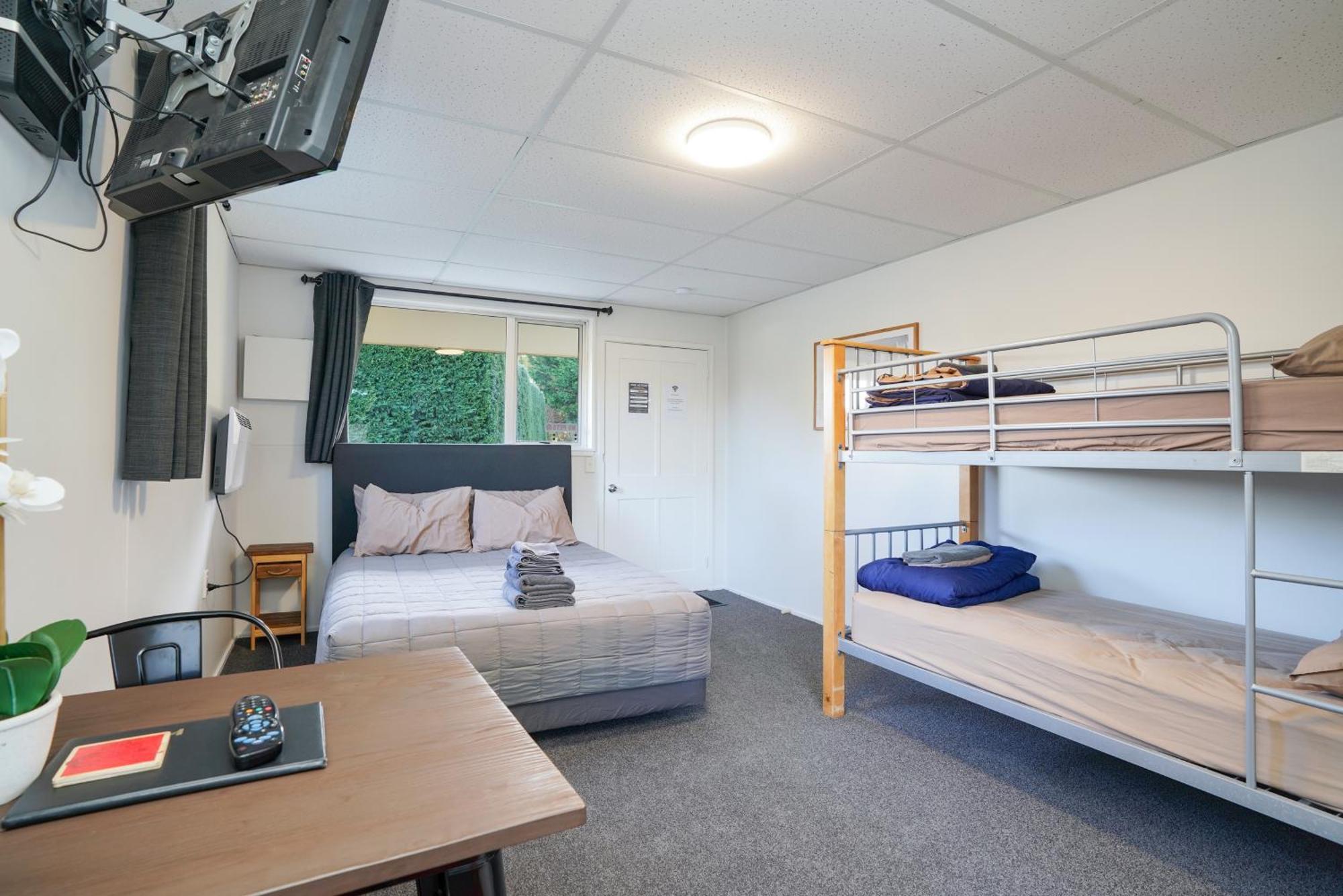 Beach Road Holiday Park Otatara Eksteriør billede